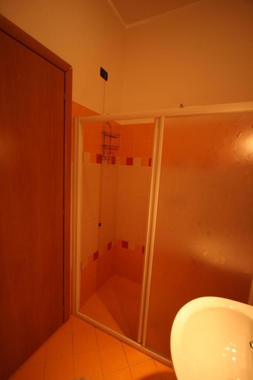Bed And Breakfast Centrostorico Sarnico Bagian luar foto