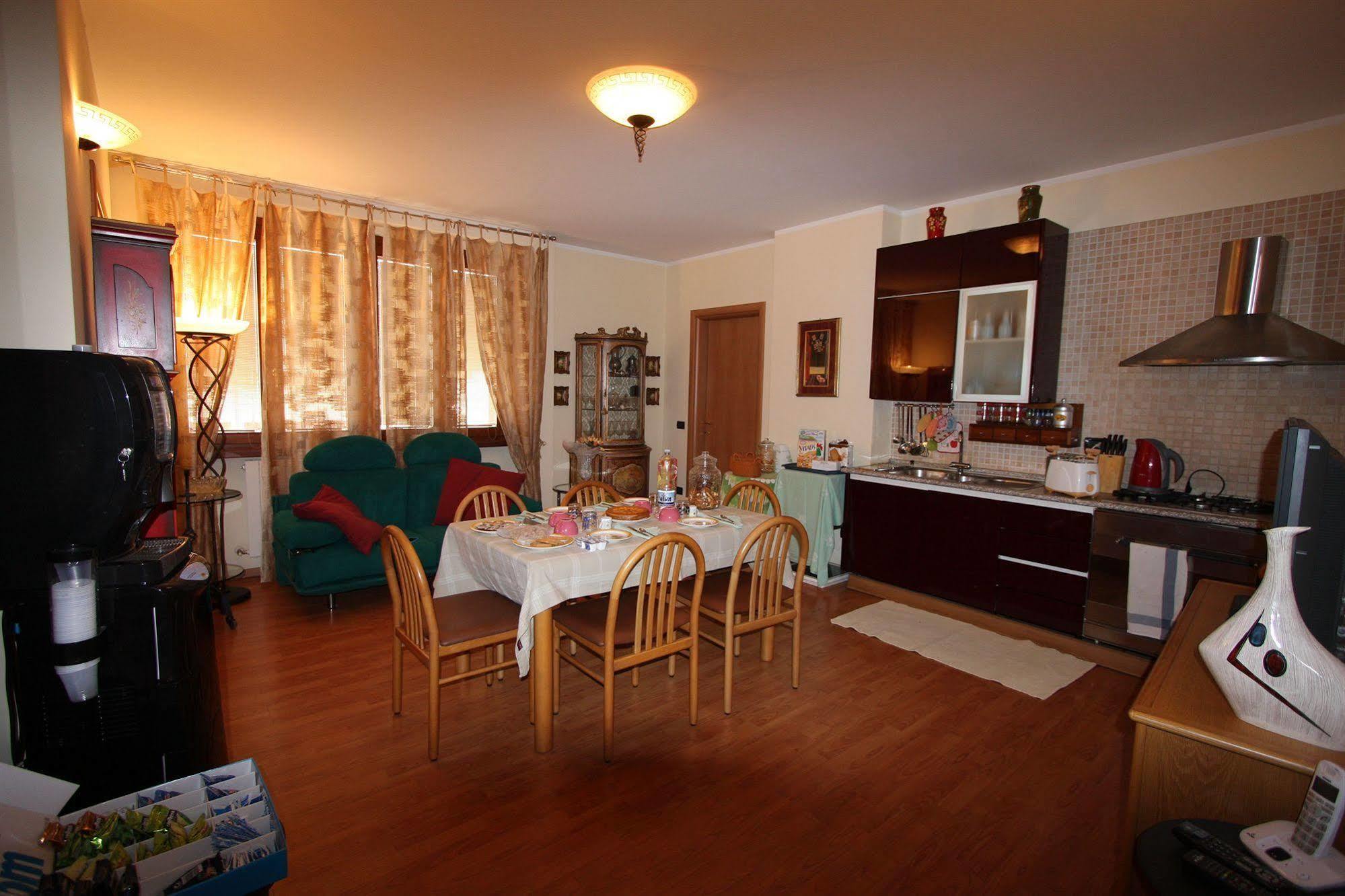 Bed And Breakfast Centrostorico Sarnico Bagian luar foto