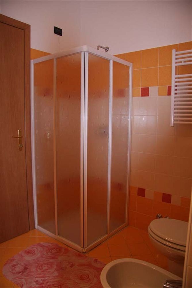 Bed And Breakfast Centrostorico Sarnico Bagian luar foto